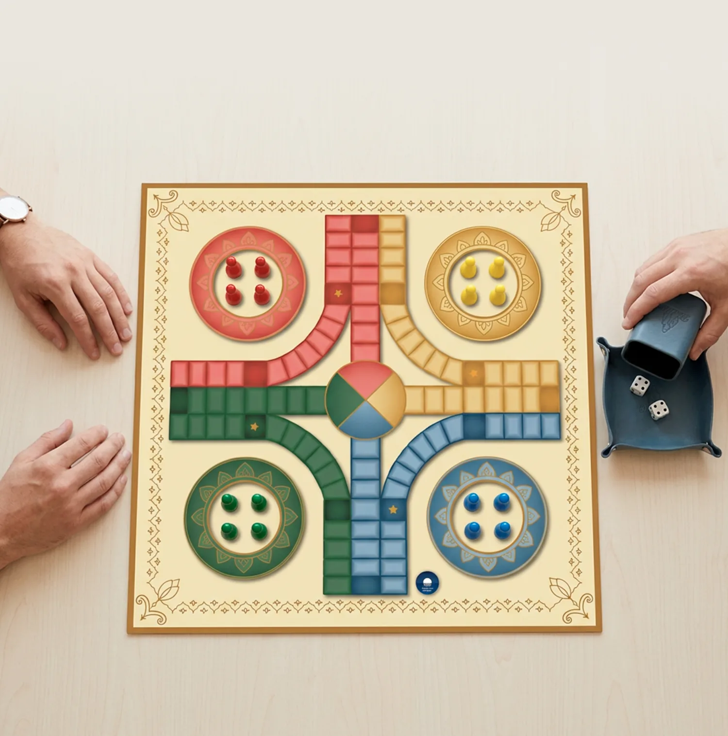 Hands setting up the cream Classic face of the board with the dice cup beside it